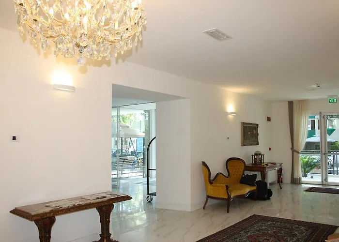 فندق Rimini Suite 4*