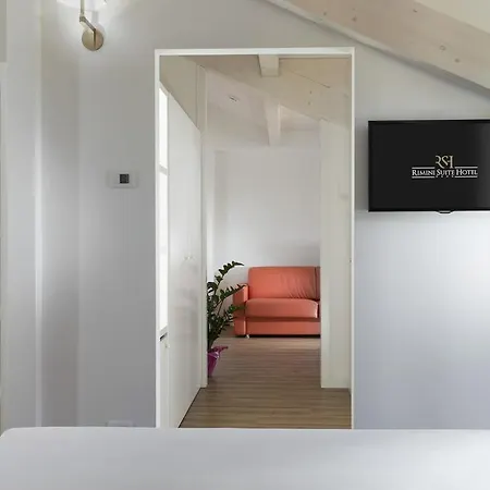 מלון Rimini Suite Hotel 4*