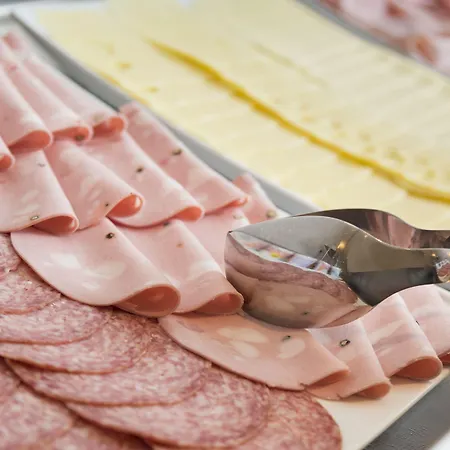 里米尼套房酒店