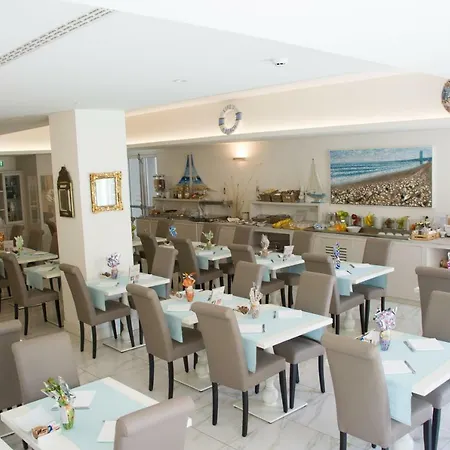 里米尼套房酒店